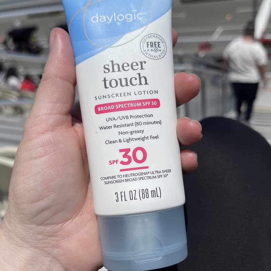 ครีมกันแดด SPF50+ PA++++ เนื้อบางเบา